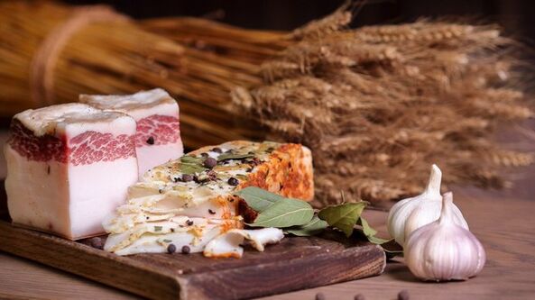 Schmalz- und Knoblauchsalbe gegen Warzen